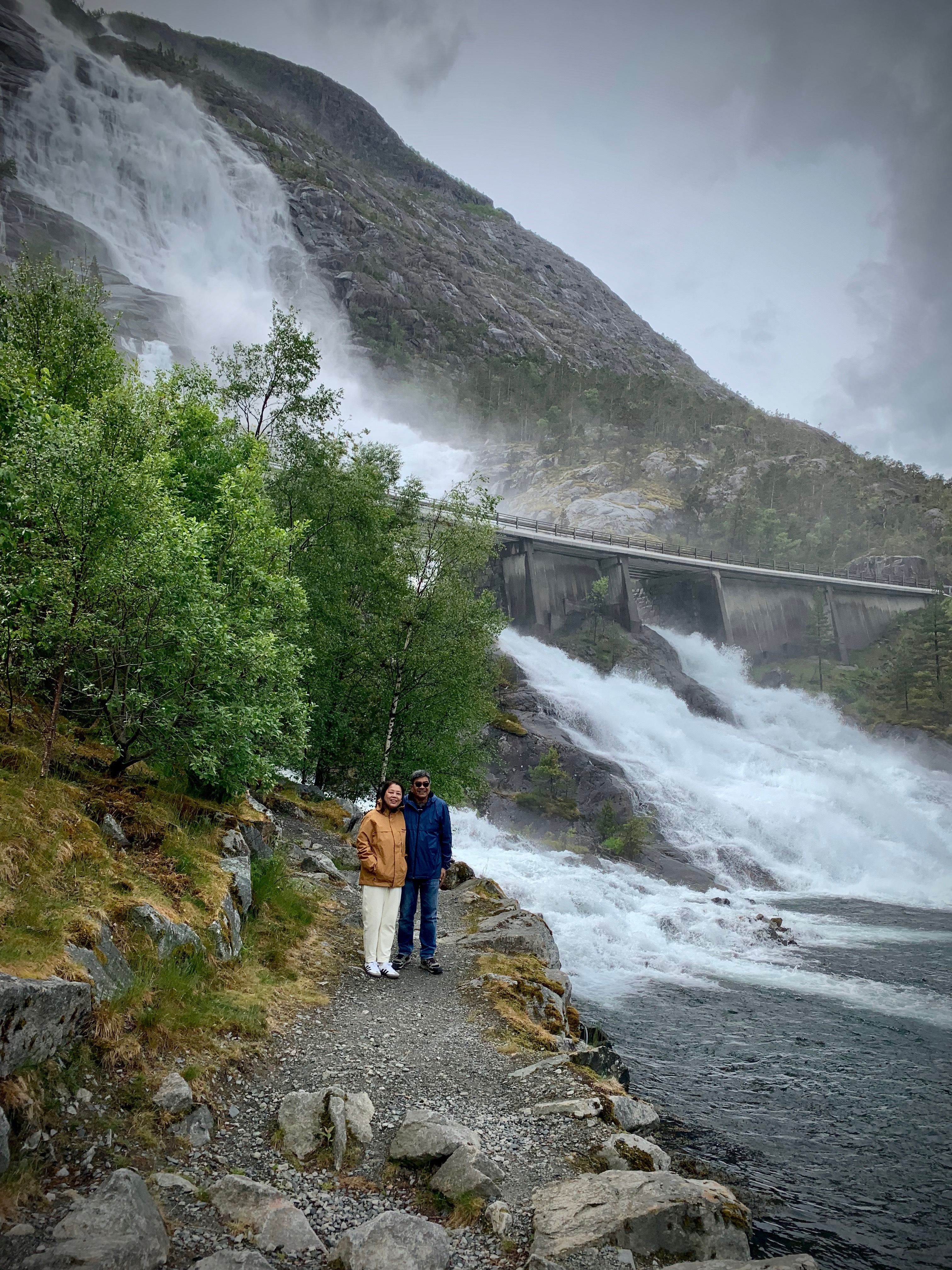 Langfoss tour scenery 1
